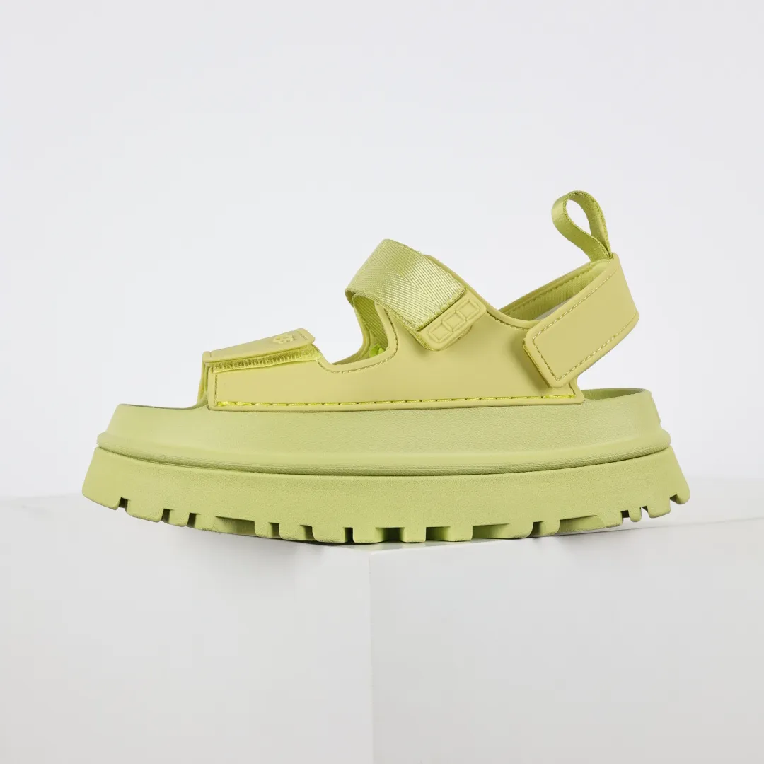Copy price 💰560 Core recommendation Good price UGG Velcro slippers sandals summer versatile slippers soft sole non-slip beach thick sole casual elegant sandals The style of UGG sandals is really nice. It is suitable for all ages. The soles are made of super lightweight EVA foam. The classic material of U family can be said to be "light" to let you enjoy a different naked feeling. It is one of the most worth buying sandals in history. I guarantee you will not regret the series. Original OEM production Y products are available now. Size: 35 36 37 38 39 40